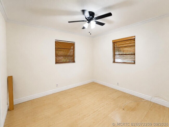 Building Photo - 1401 S Deerfield Ave