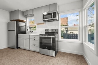 Building Photo - NEWLY RENOVATED 1 BED/1 BATH WITH FENCED BACKYARD
