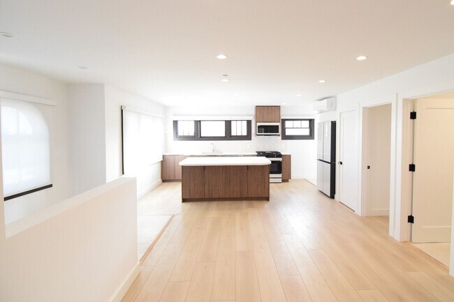 Building Photo - 317 Ocean Park Blvd