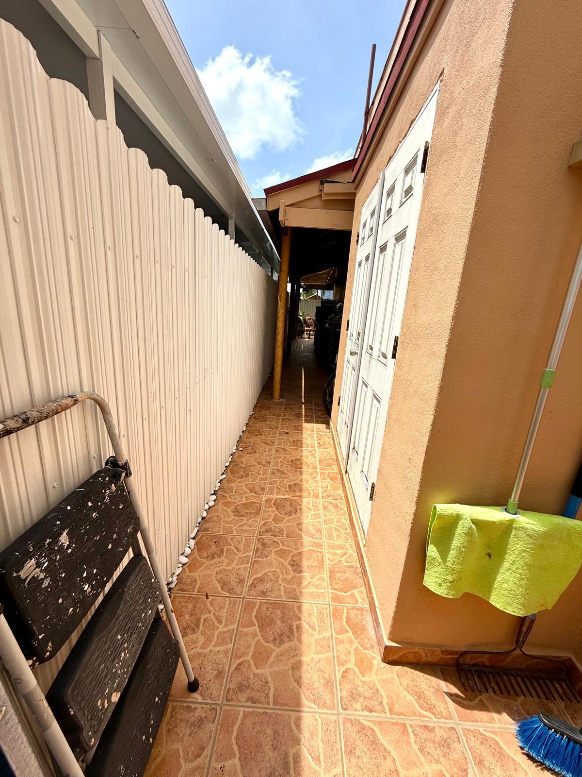 Storage and passageway to the back - 828 W 38th Ter