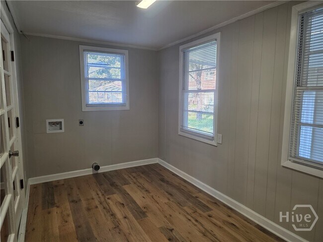 Building Photo - 8 Ronnie Ave