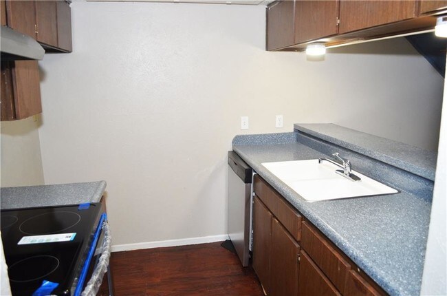 Building Photo - 4634 Country Creek Dr