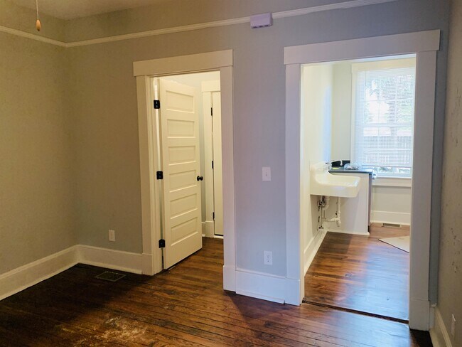 Building Photo - 412 Seiler Ave