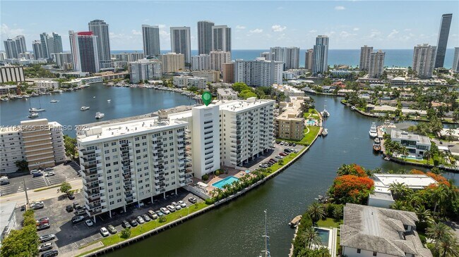 Building Photo - 401 Golden Isles Dr