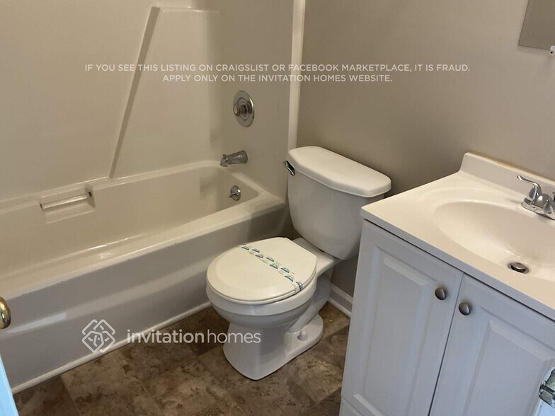 Building Photo - 5014 Alexis Dr