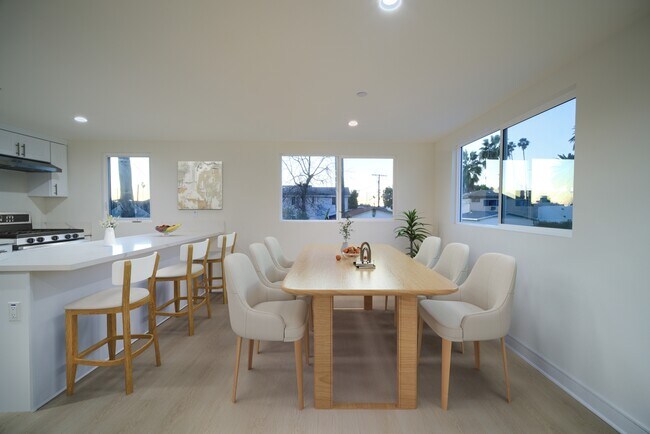 Building Photo - 8414 S McKinley Pl