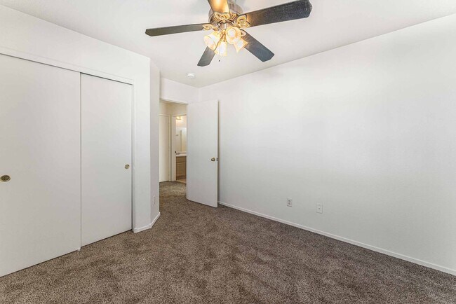 Building Photo - Modern Las Vegas Living with Style & Convenience!