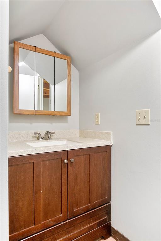Building Photo - 754 N Westmoreland Dr