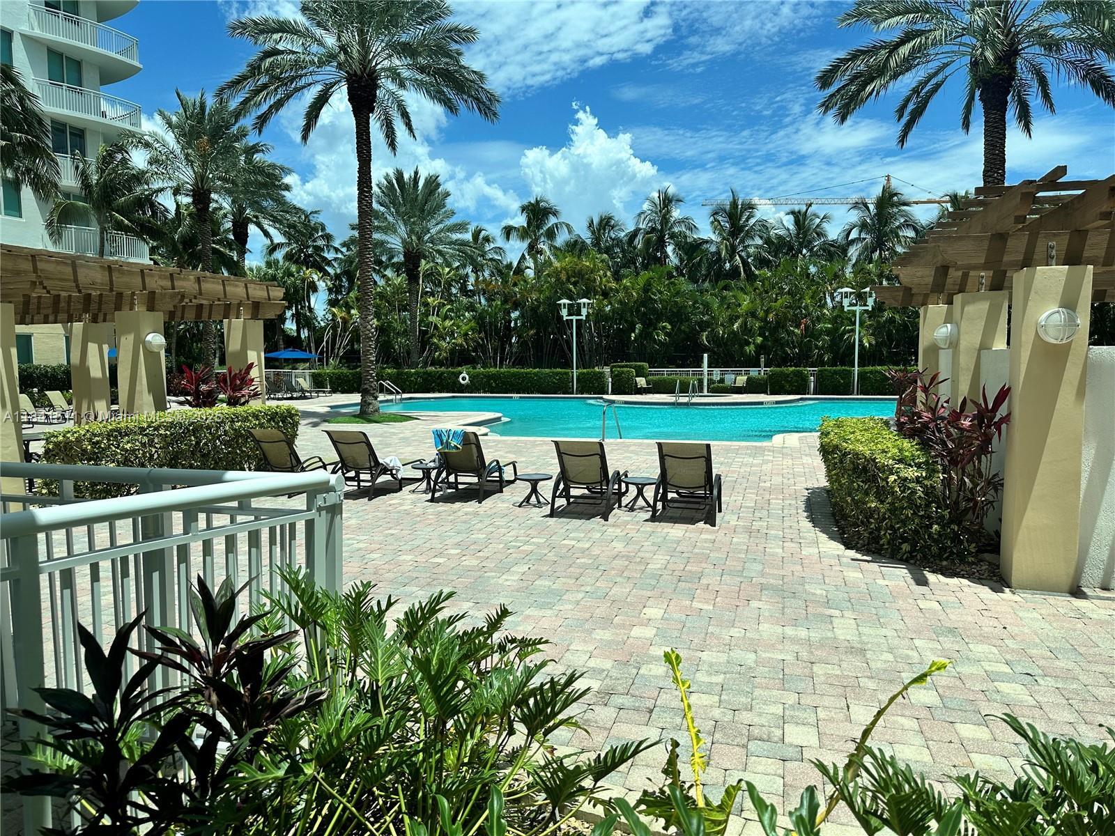 Building Photo - 1755 E Hallandale Beach Blvd