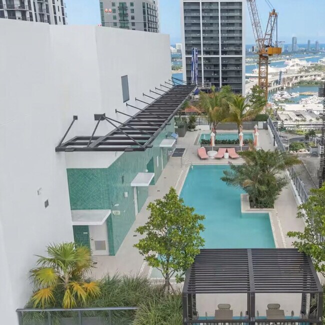 Building Photo - 11 NE 6th St