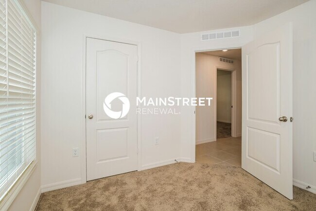 Building Photo - 4 Bedroom Pet-Friendly Home in Dundee, FL with Main Street Renewal