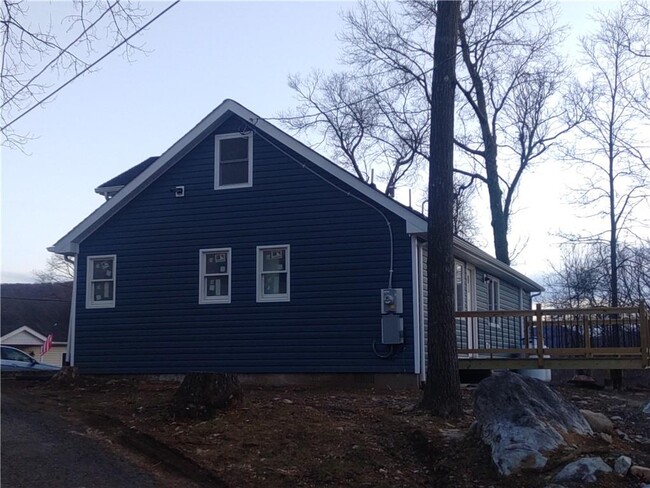 Building Photo - 7 Hemlock St