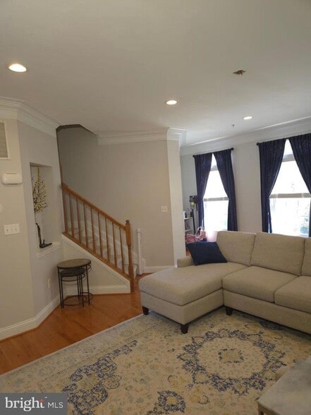 Building Photo - 5064 Cameo Terrace