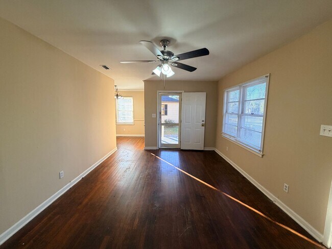 Building Photo - Studio Home in Valdoasta