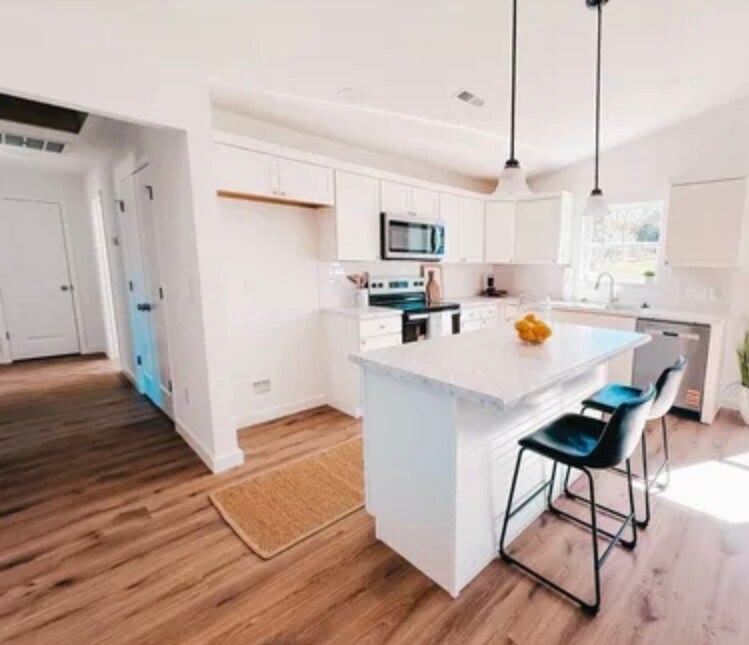 Building Photo - 384 Edgefield St