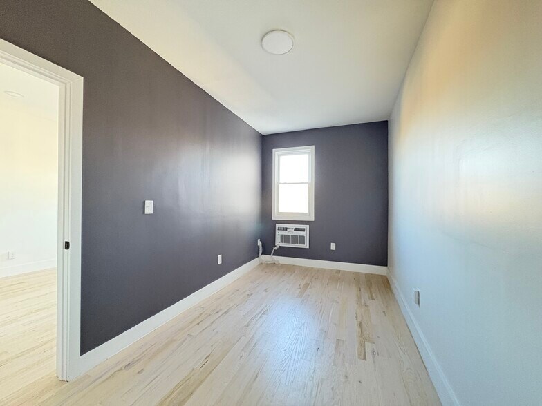 2F - 30 Providence St