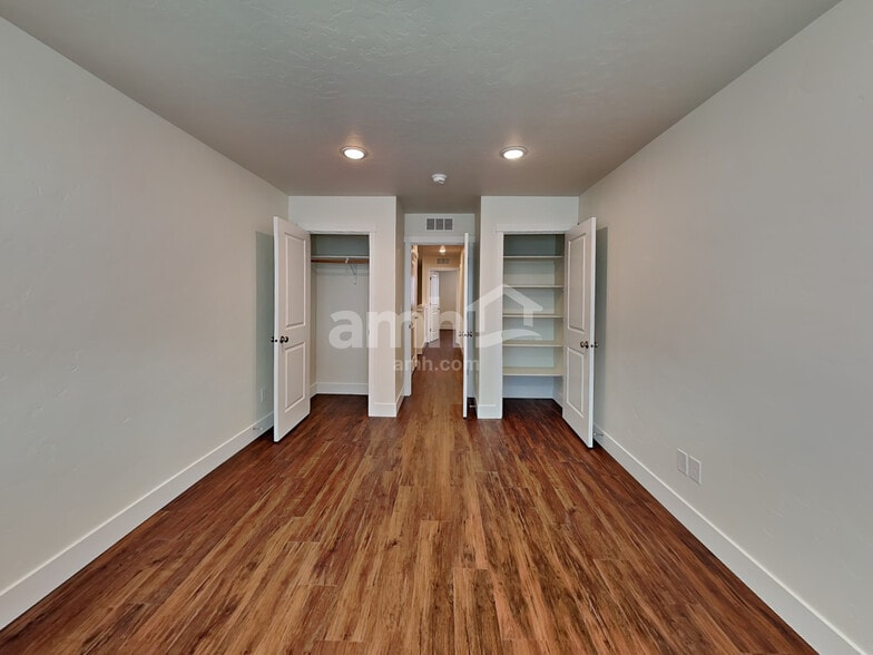 Building Photo - 9357 W Clancy St