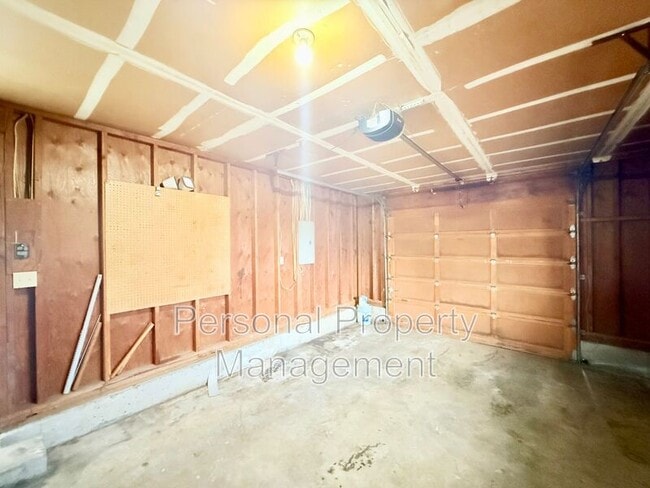 Building Photo - 414 W 39th St