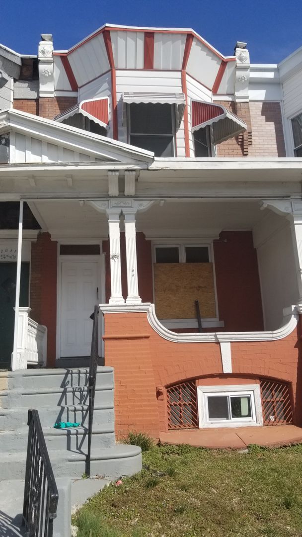 Building Photo - Lovely Front Porch Row - Kingsessing