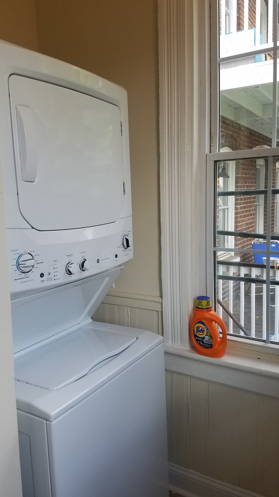 washer/dryer - 512 W Clay St