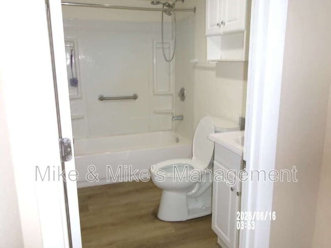 Building Photo - 18620 Midland Pl