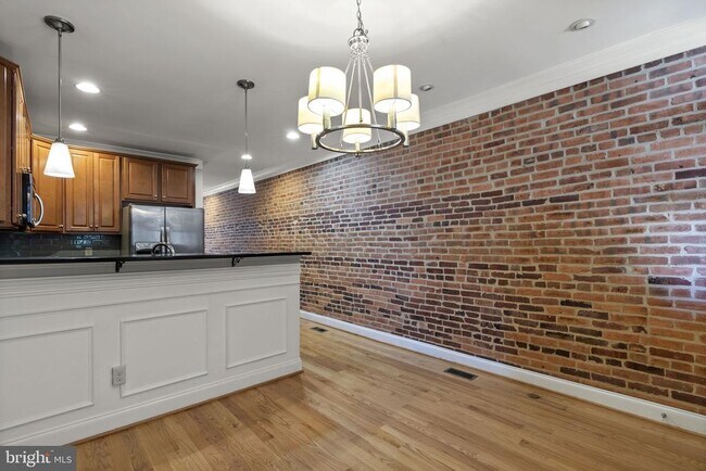 Building Photo - 3215 Fleet St