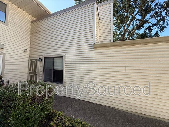Building Photo - 700 McCoy Ct