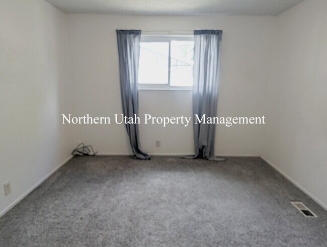 Building Photo - 3204 S 1855 W