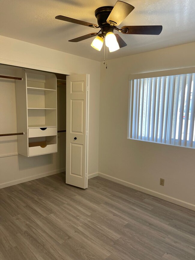 Building Photo - Unfurnished Full Time