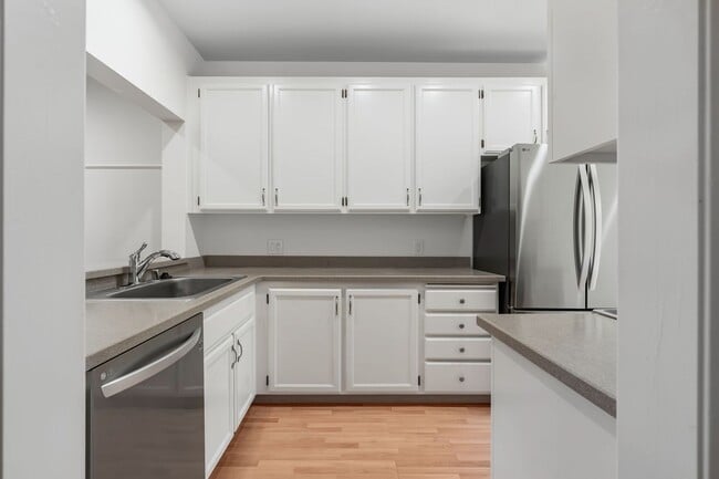 Building Photo - Spacious 2BR/2.5BA Townhome in Prime Milpi...