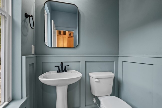 Building Photo - 588 S Willow Ave