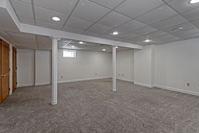 Building Photo - 8 Somerset Hills Village