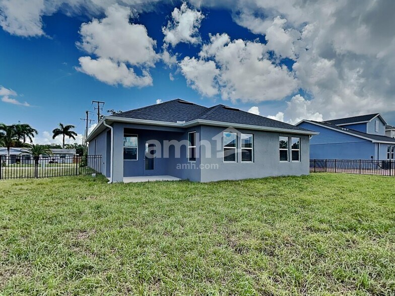 Building Photo - 3007 19th Ave W