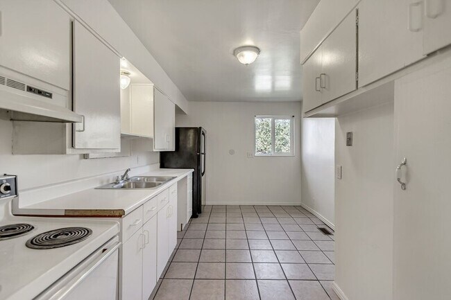 Building Photo - 187 W 2200 S