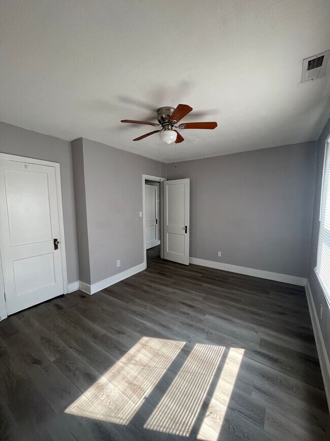 Building Photo - 2 bedroom 1 Bath House