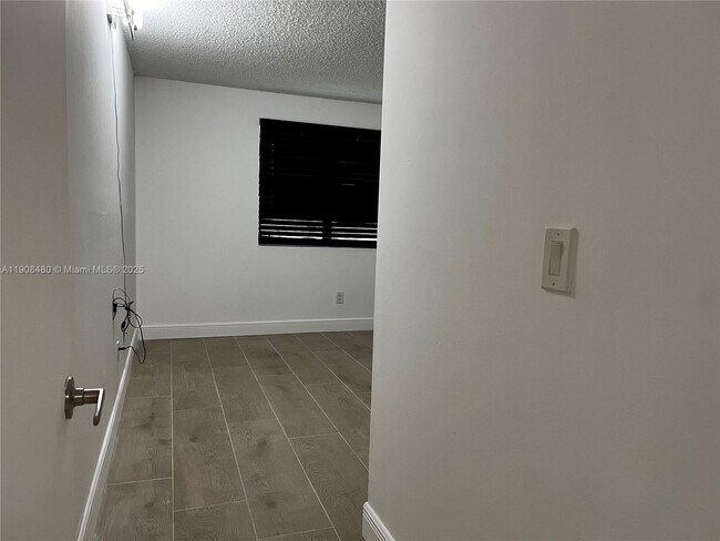 Building Photo - 1245 SW 46th Ave