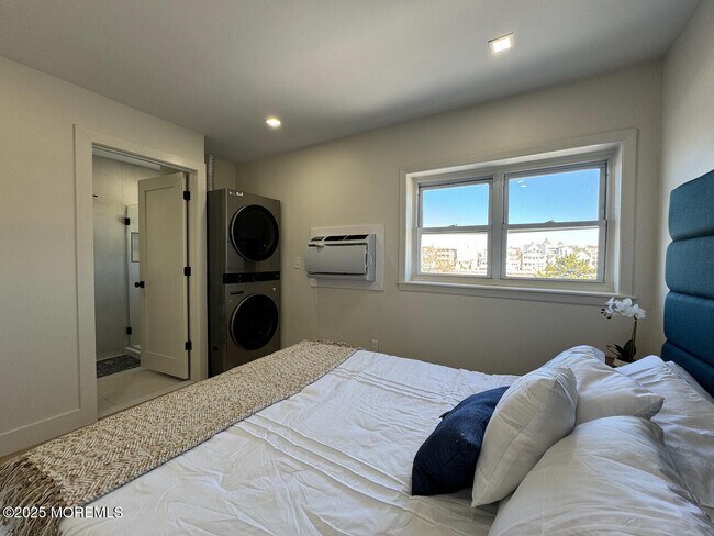 Building Photo - 1217 Ocean Ave N