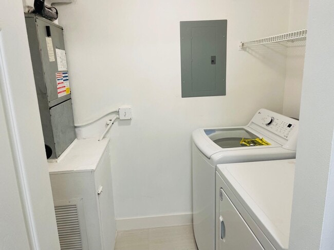 Building Photo - 3561 Pine Needle Dr