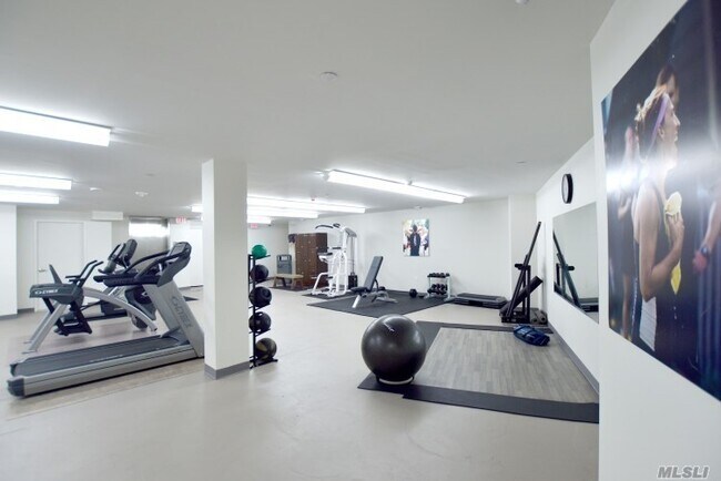 Building Photo - 35 Broadway