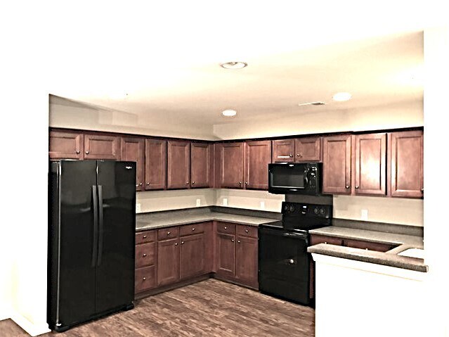 Building Photo - 100 Wildberry Ln