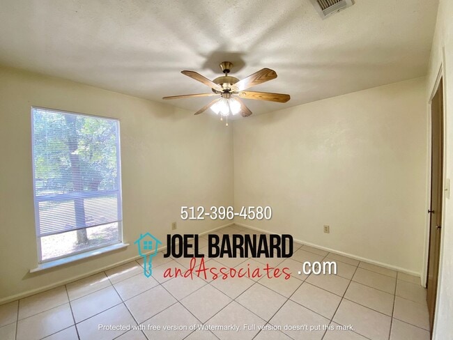 Building Photo - Available August 9: 3 Bedroom, 2 Bath Stan...