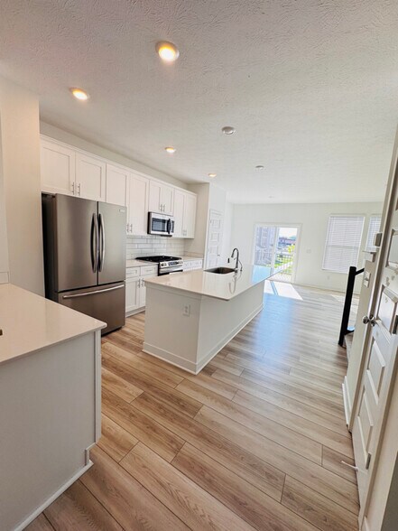 Building Photo - 13769 Gatsby Dr