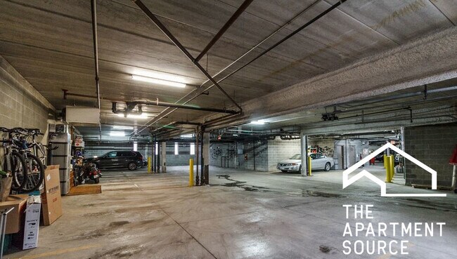 Building Photo - 2951 N Clybourn Ave