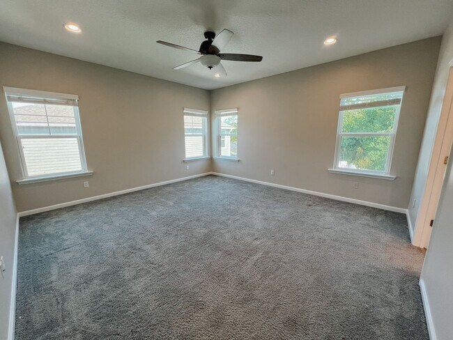 Building Photo - Updated Eagle Harbor Home with Preserve Views