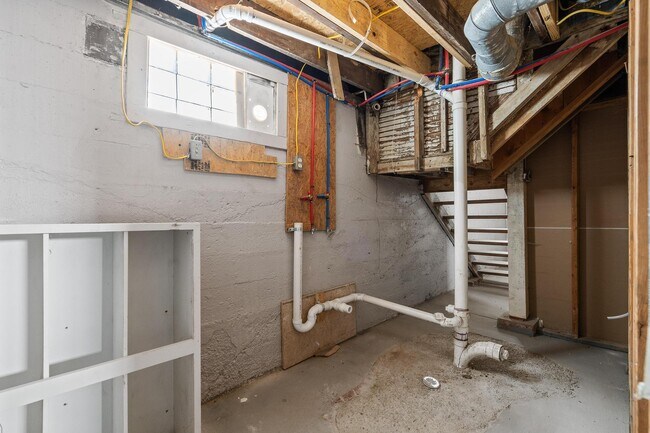 Building Photo - 135 W Hudson Ave