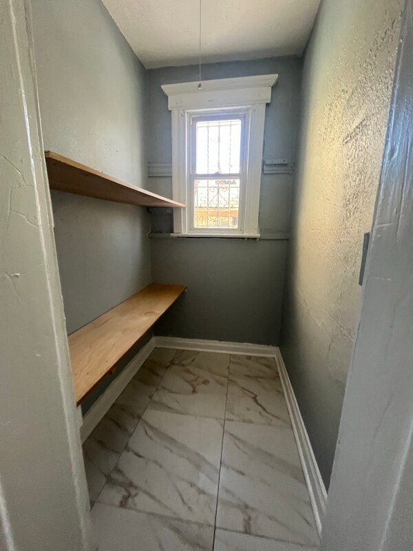 Building Photo - 16 Duryea St