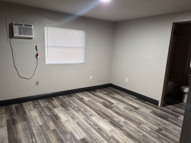 Building Photo - Newly renovated 4/2 Mobile home on large lot in Orlando**