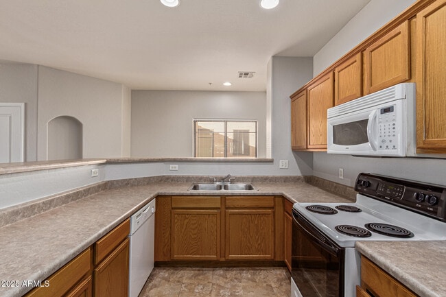 Building Photo - 6770 N 47th Ave