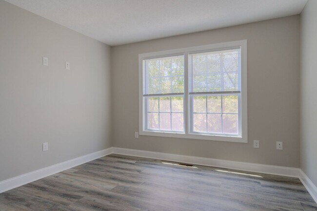 Building Photo - Available for the 2026-2027 lease term.