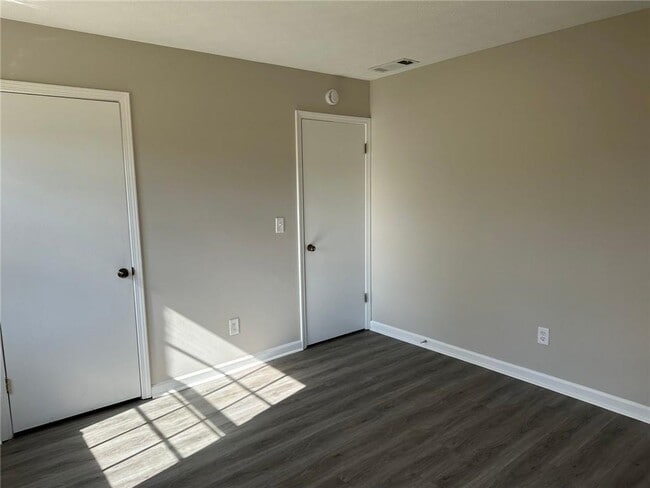 Building Photo - 2599 Shore Wood Ct NE